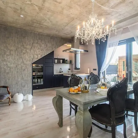 Ξενοδοχείο Design & Luxus Decumanus 4*